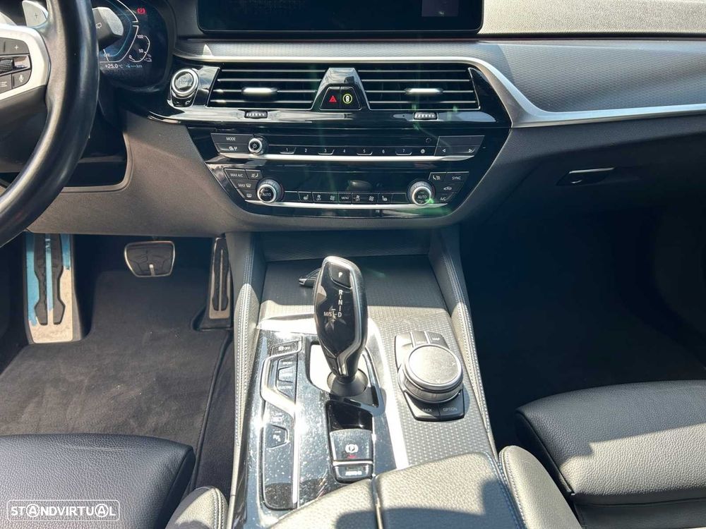 BMW 530 e Pack Desportivo M - 11