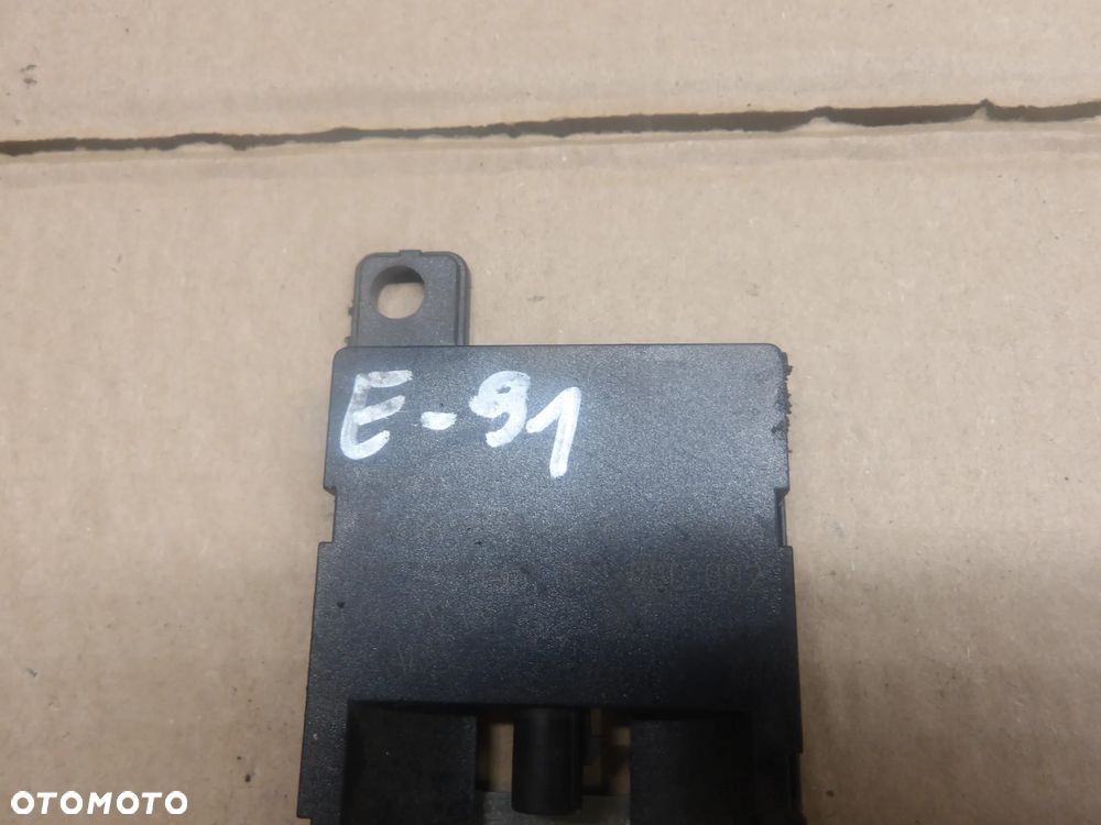 BMW E91 KOMBI 2.0D WZMACNIACZ ANTENY 6928461 - 2