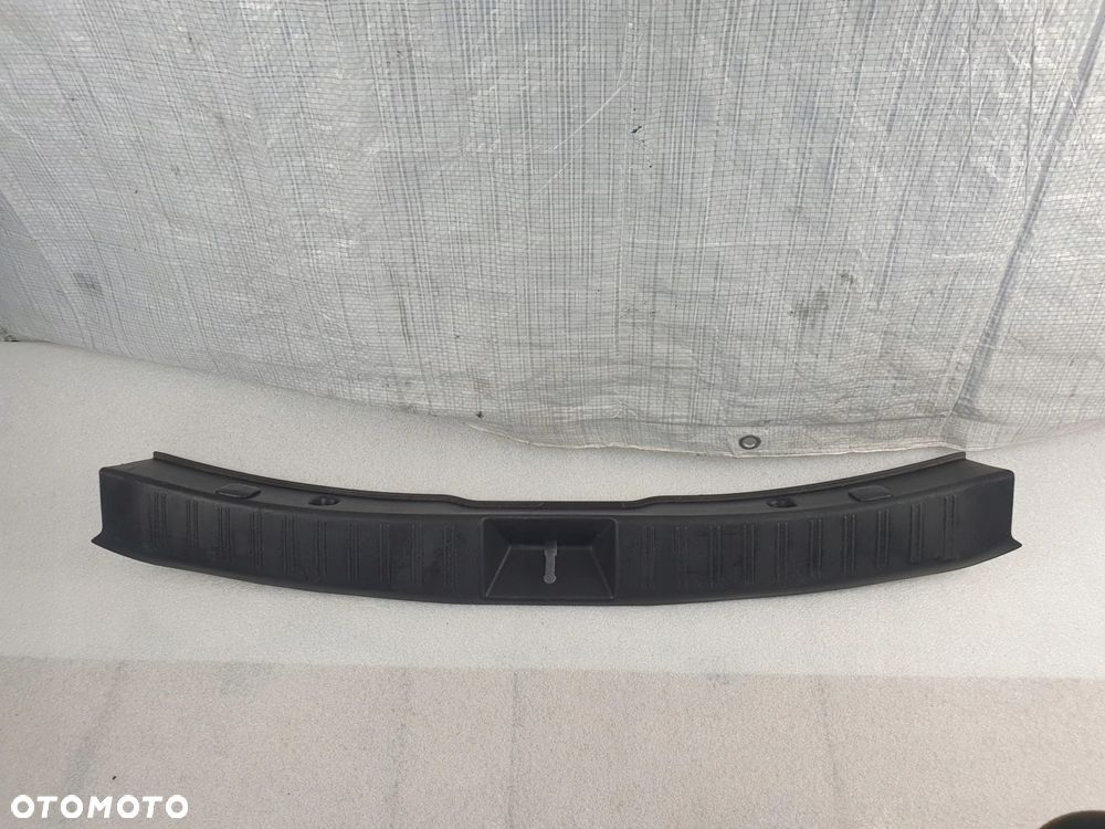 SUBARU IMPREZA III GH OSŁONA PASA PROGU BAGAŻNIKA - 2