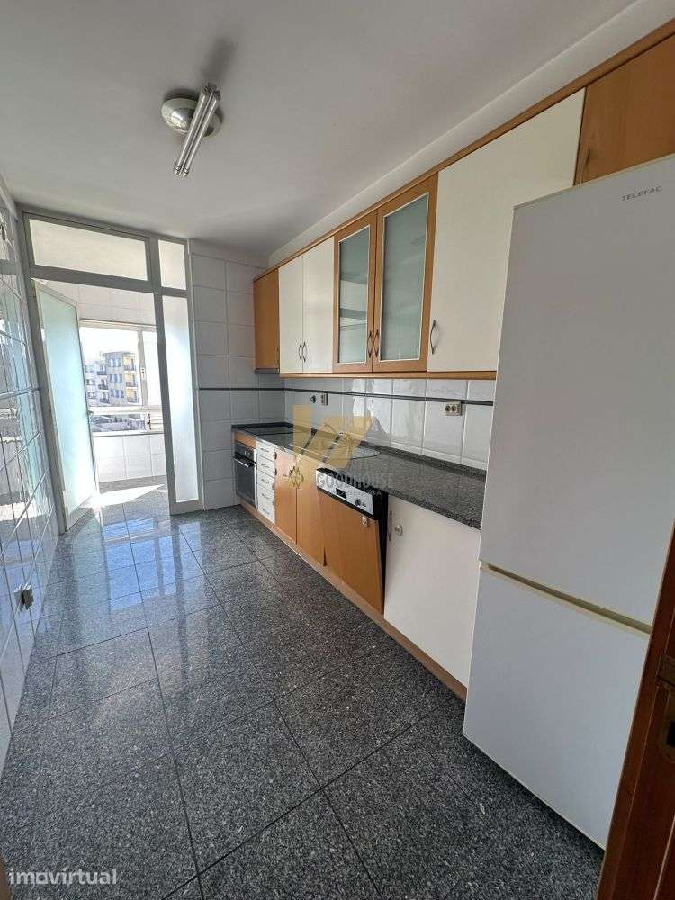 Apartamento T2+1 com varanda e dois lugares de garagem - Grande imagem: 2/13