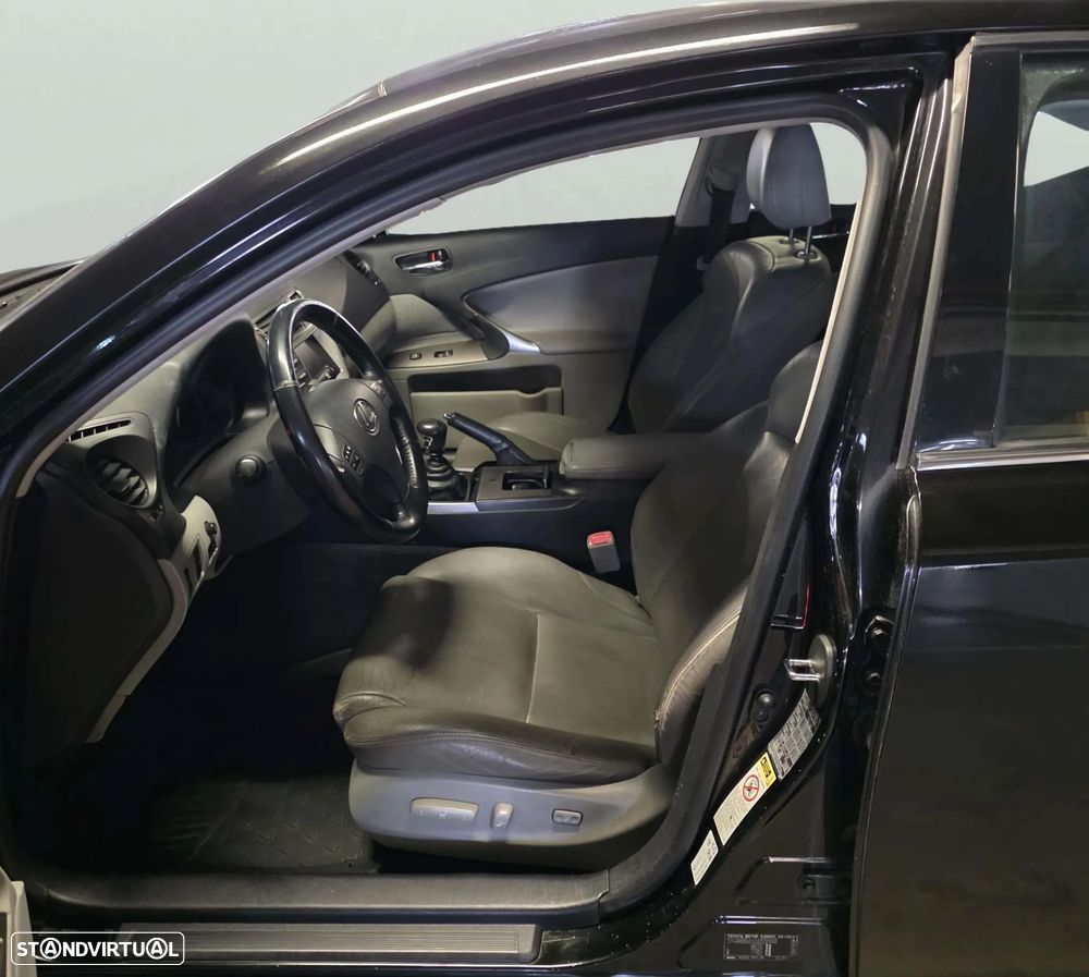 Lexus IS 220 d Executive Line - 10