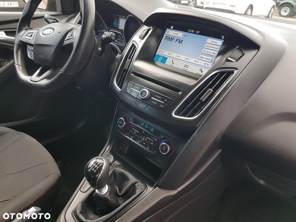 Ford Focus 1.0 EcoBoost Start-Stopp-System ST-LINE - 25