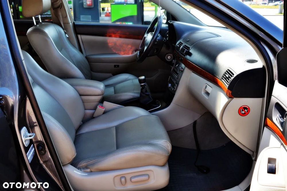 Toyota Avensis 2.2 D-4D Sol - 5