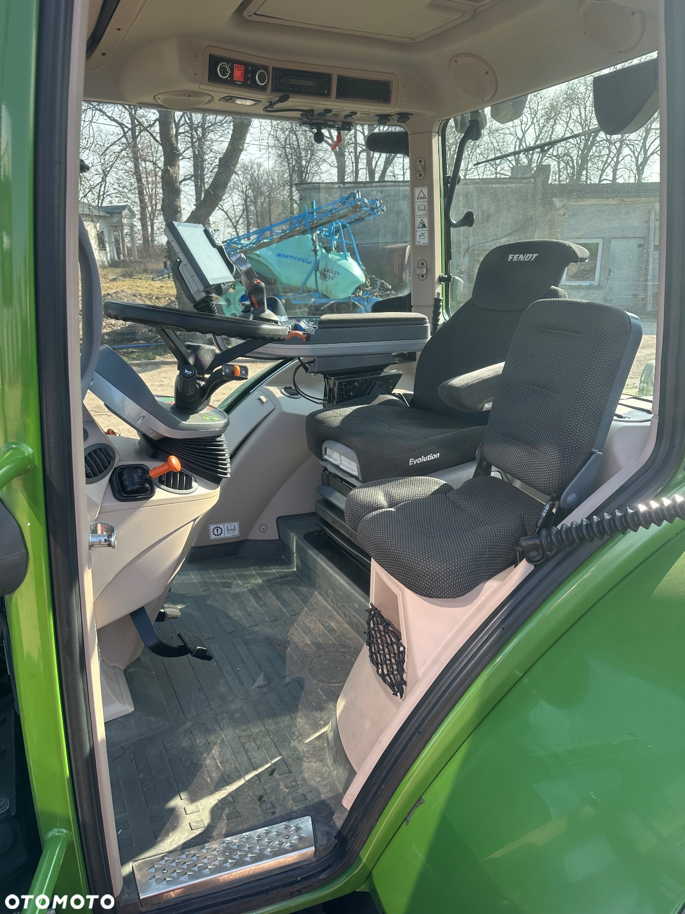 Fendt 724 Vario S4 - 10