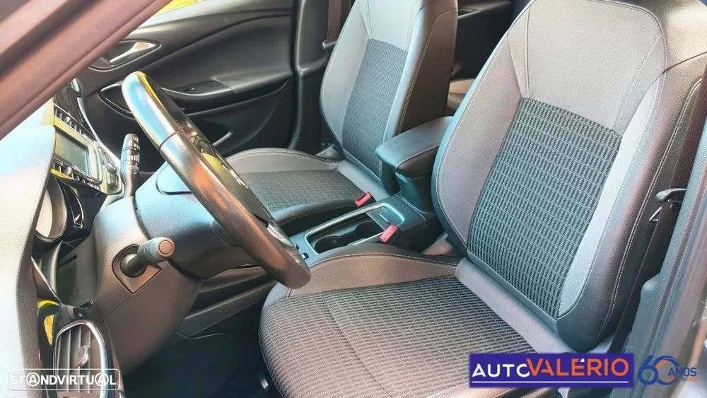 Opel Astra 1.2 T Design & Tech S/S - 14