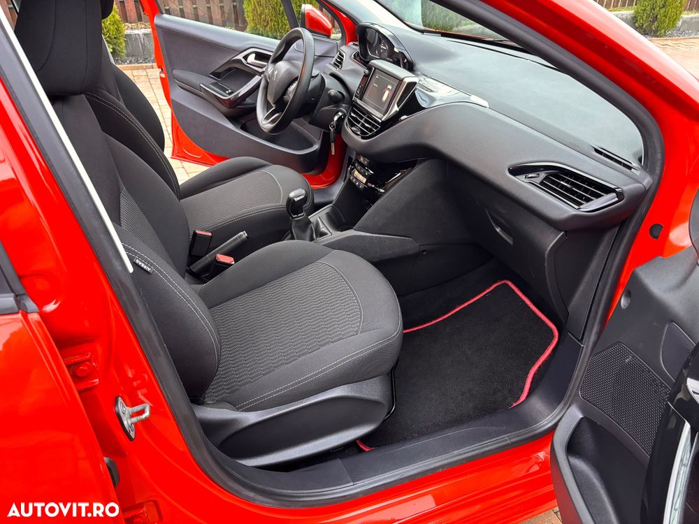 Peugeot 208 1.2 L PureTech Style - 8