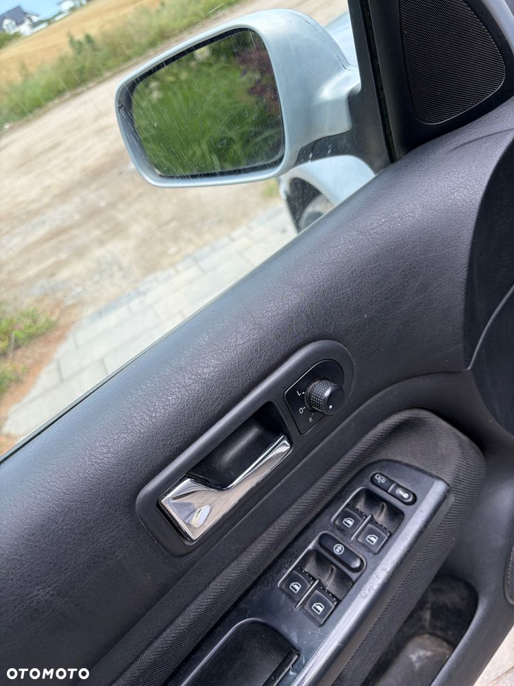 Volkswagen Golf 1.9 TDI Highline - 9