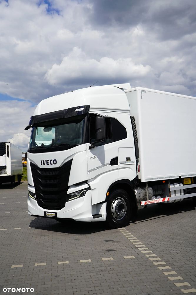Iveco / S-WAY / 420 / E 6 / KONTENER + WINDA / 20 PALET / RETARDER / OŚ SKRĘTNA / ROLETA - 35