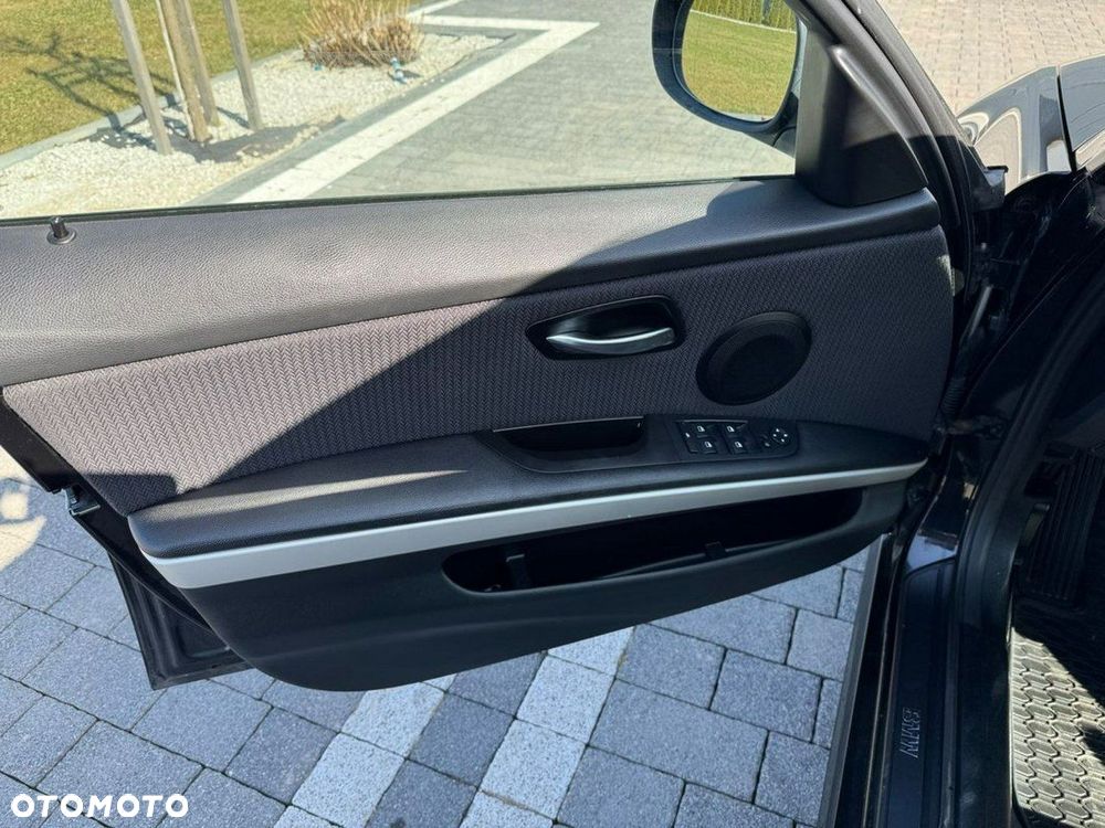 BMW Seria 3 318d DPF Edition Lifestyle - 28