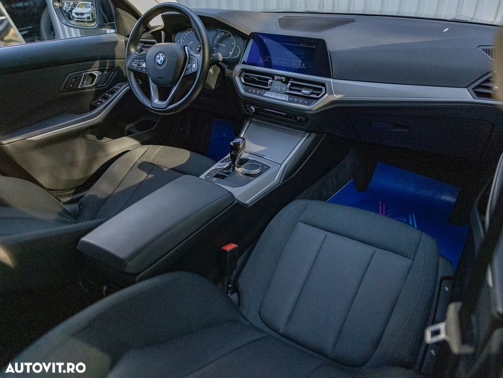 BMW Seria 3 320i AT - 6