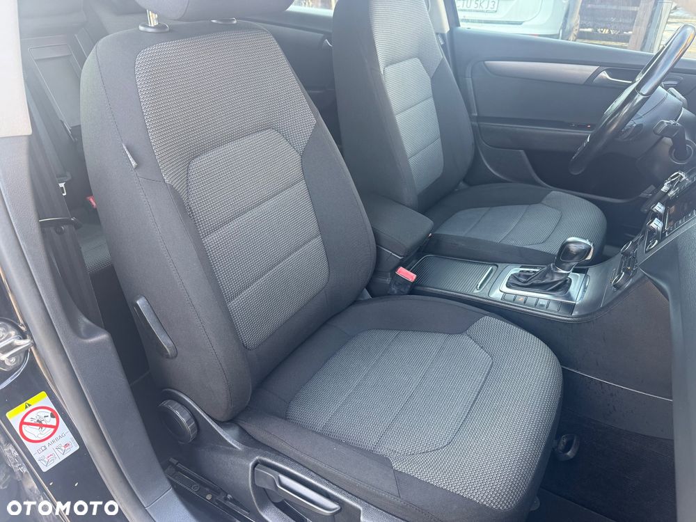 Volkswagen Passat - 16
