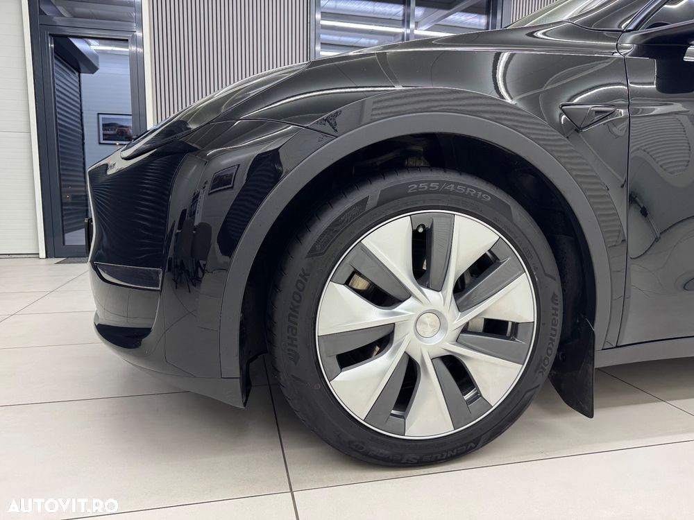 Tesla Model Y Long Range Dual Motor AWD - 27