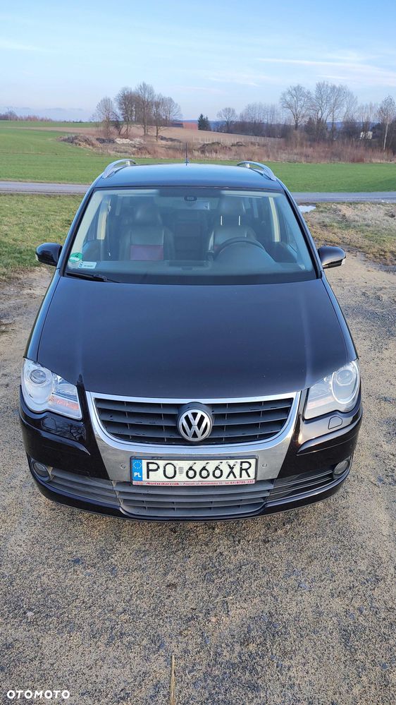 Volkswagen Touran - 1