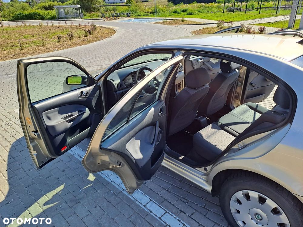 Skoda Octavia 1.6 Tour - 8
