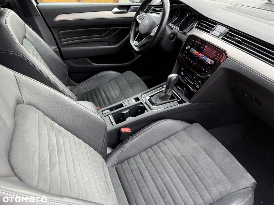 Volkswagen Passat - 11