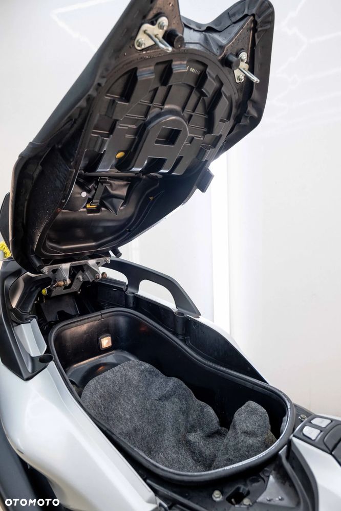 Yamaha Tmax - 24