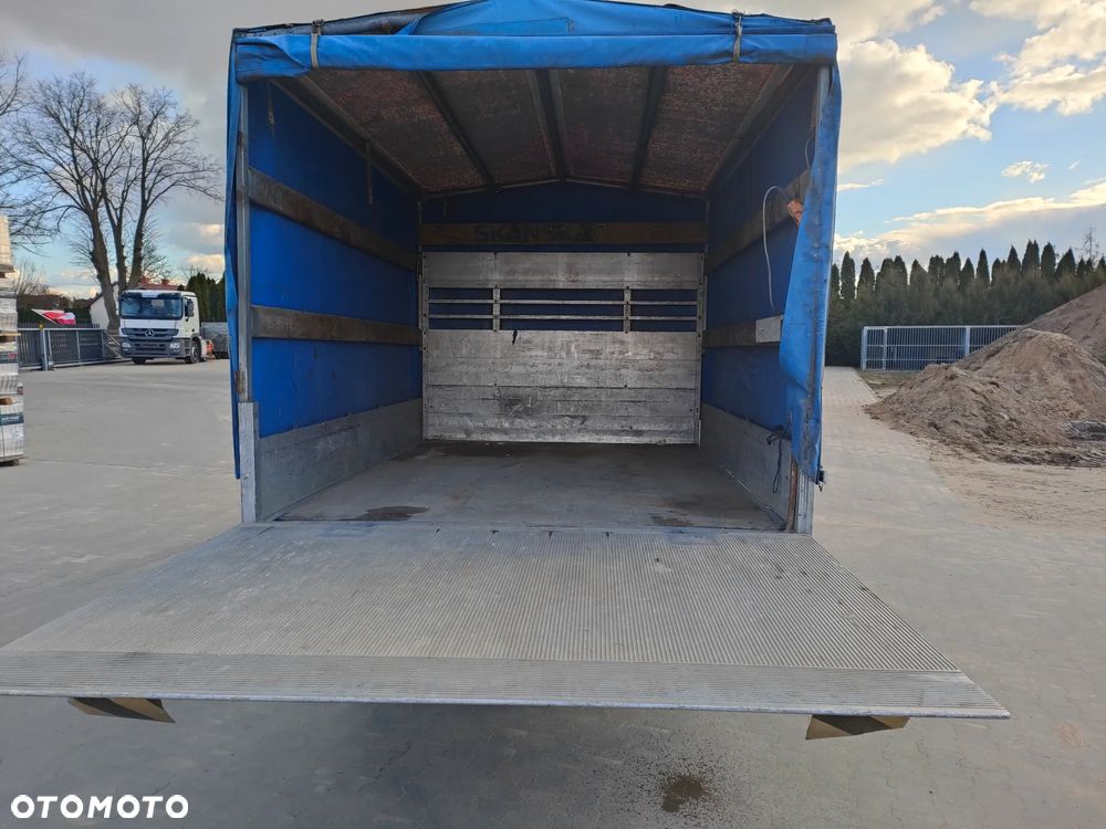 Mercedes-Benz 310 - 6