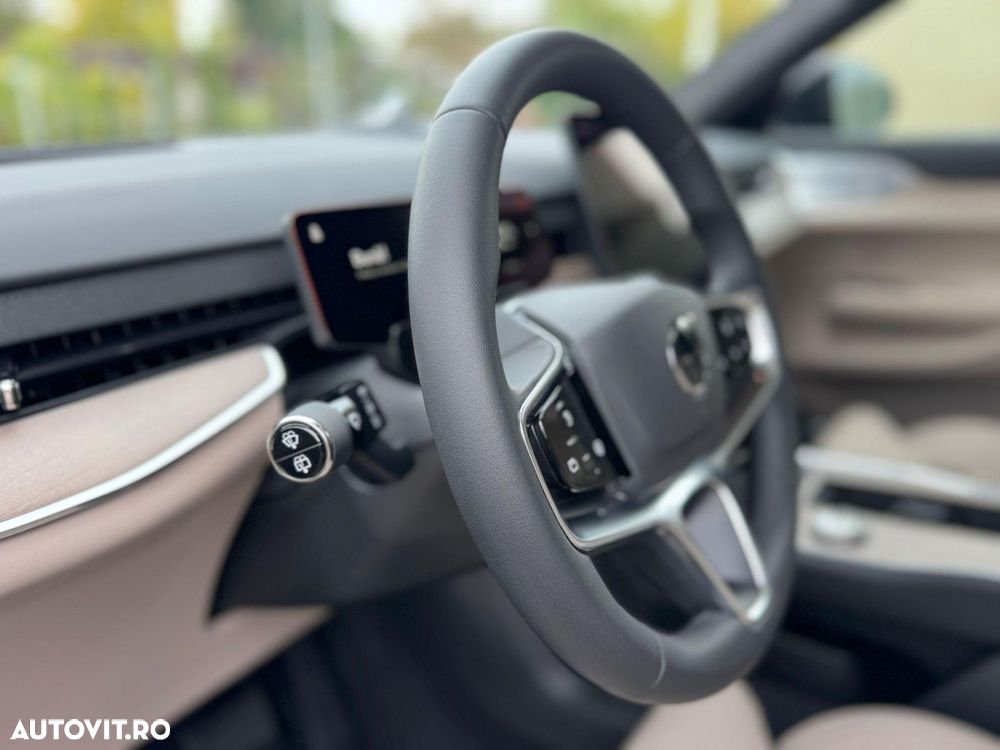 Volvo EX90 - 23