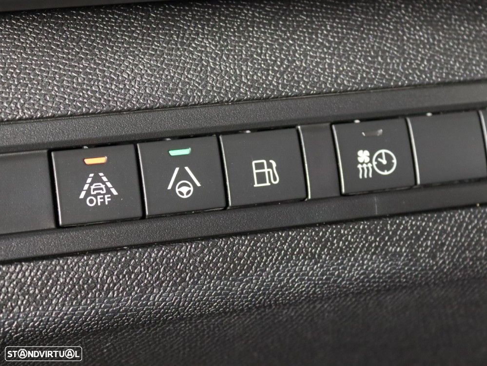 Peugeot 3008 1.6 Hybrid GT Pack e-EAT8 - 23