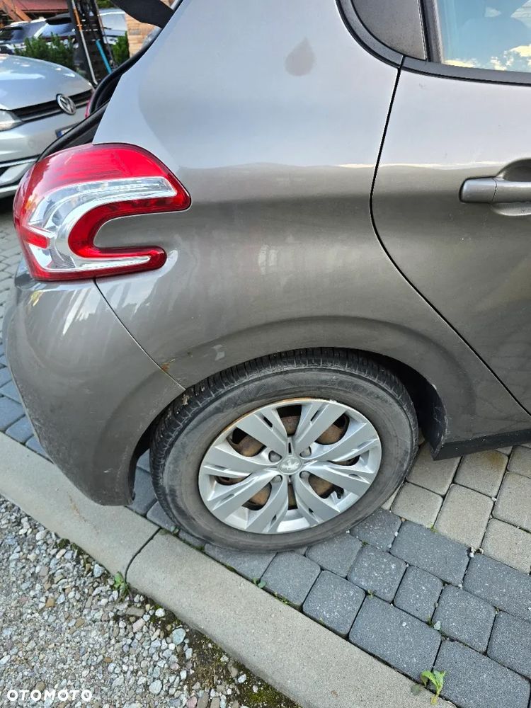 Peugeot 208 - 10