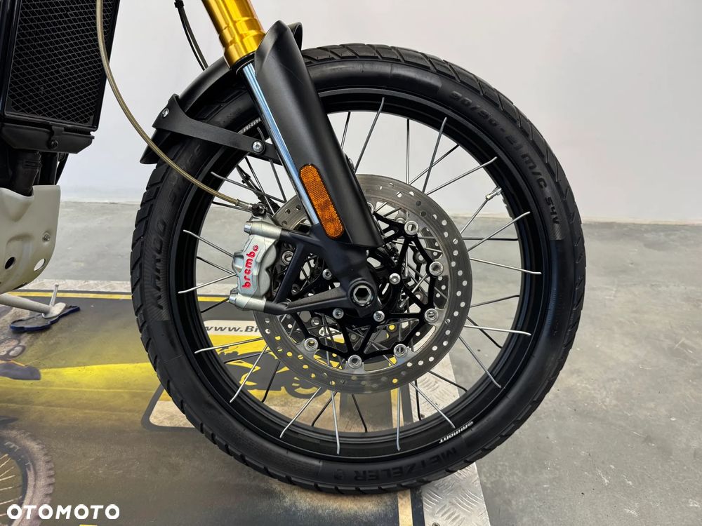 Triumph Scrambler - 8