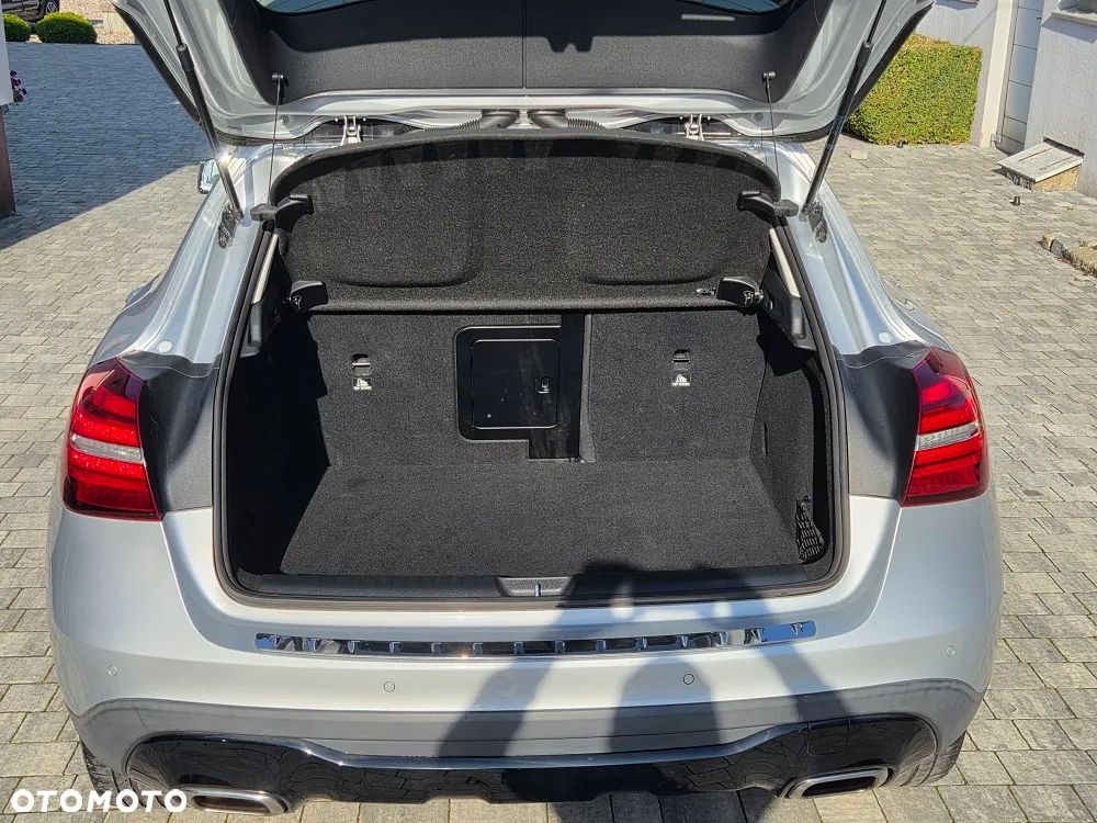 Mercedes-Benz GLA - 28