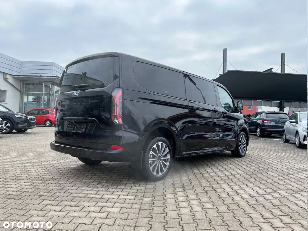 Ford Tourneo Custom - 4