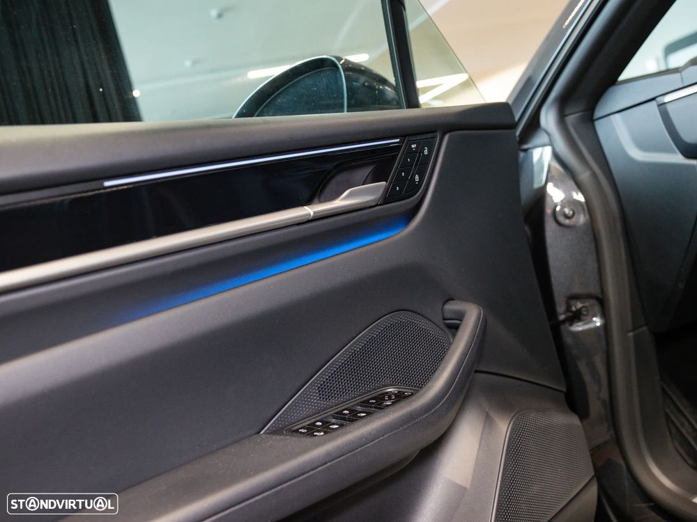 Porsche Macan Electric 4 - 39