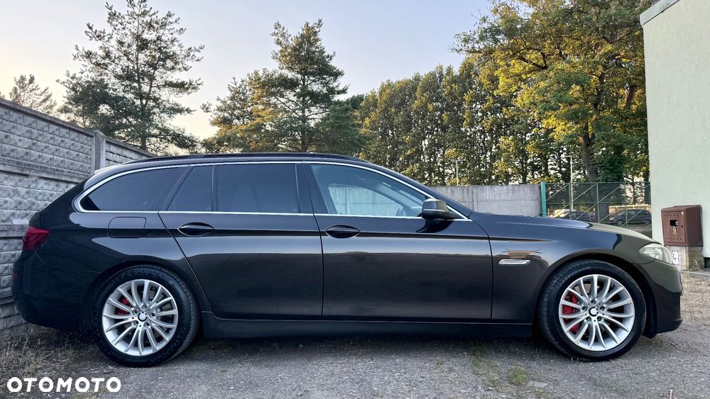 BMW Seria 5 525d - 32