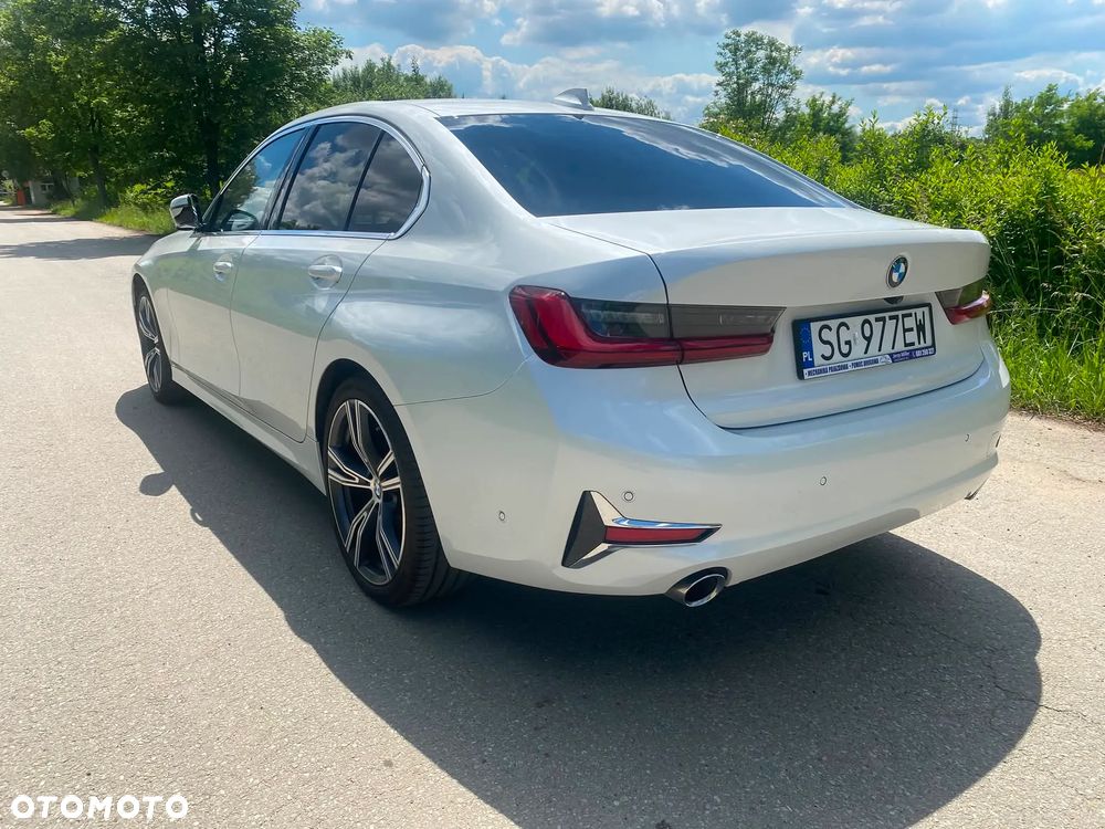 BMW Seria 3 320d xDrive Edition Luxury Line Purity - 32