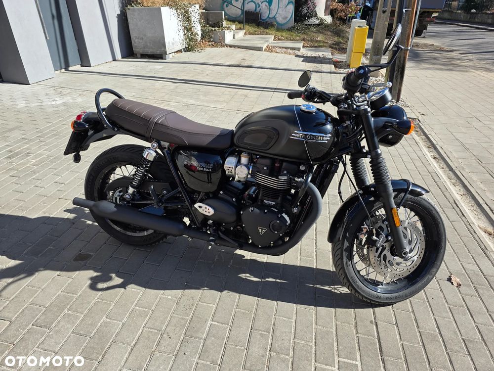 Triumph Bonneville - 8