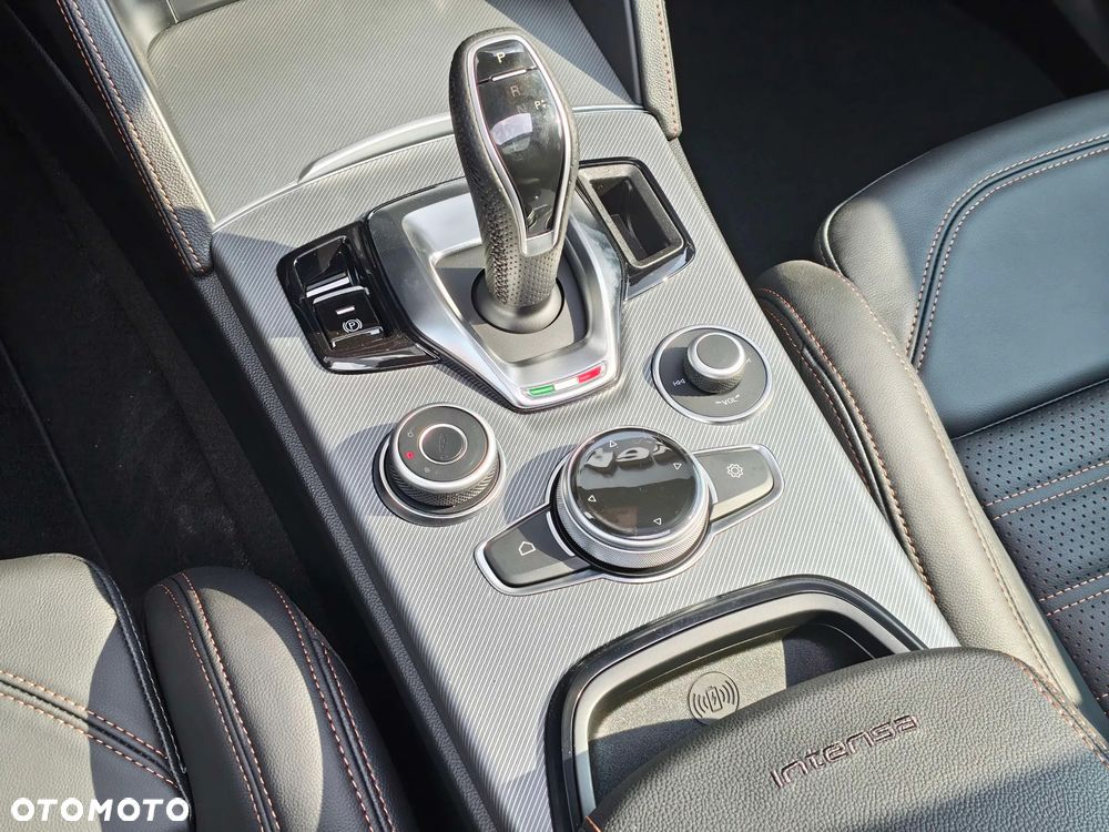 Alfa Romeo Stelvio 2.0 Turbo Intensa Q4 - 18