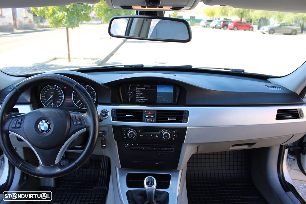 BMW 320 d EfficientDynamics Navigation - 10