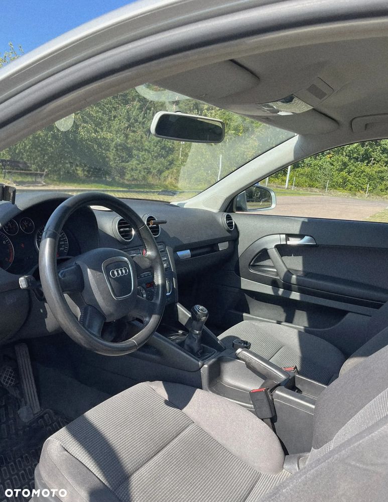 Audi A3 3-drzwiowe 1.6 FSI Attraction - 8