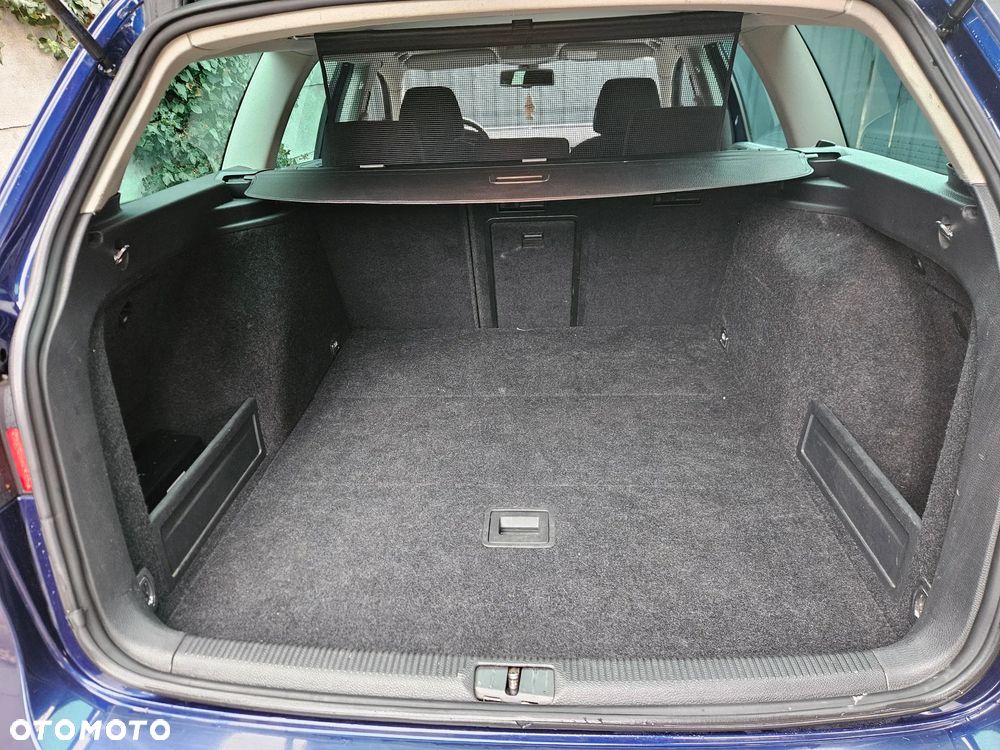 Volkswagen Passat Variant 2.0 TDI DPF Sportline - 23
