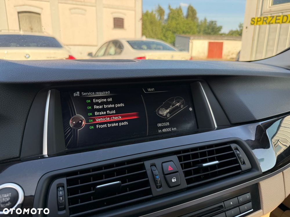 BMW Seria 5 528i xDrive Luxury Line - 29