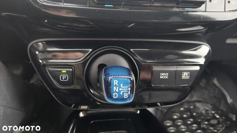 Toyota Prius Hybrid Executive - 12