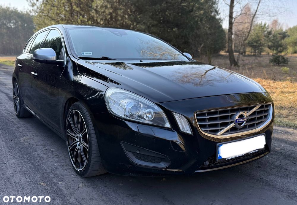 Volvo V60 D4 R-Design - 1
