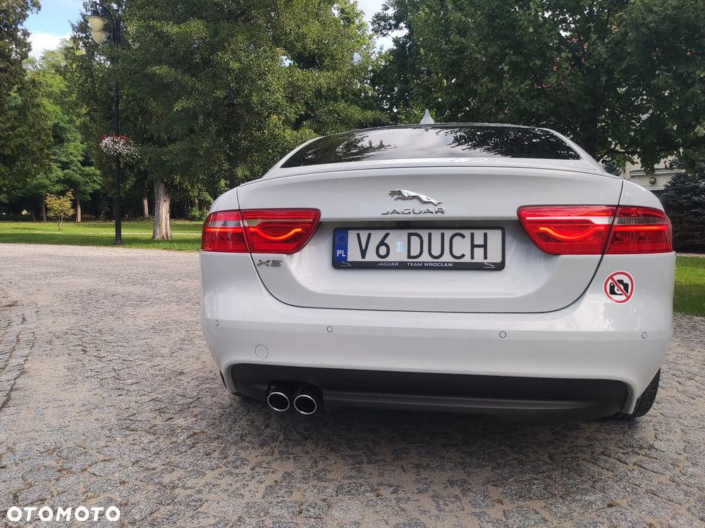 Jaguar XE 2.0 D R-Sport - 6