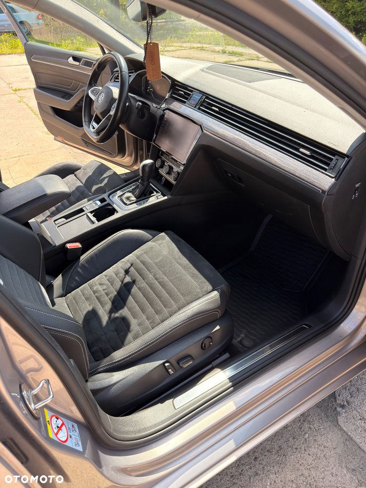 Volkswagen Passat 2.0 TDI SCR DSG 4Motion Business - 19