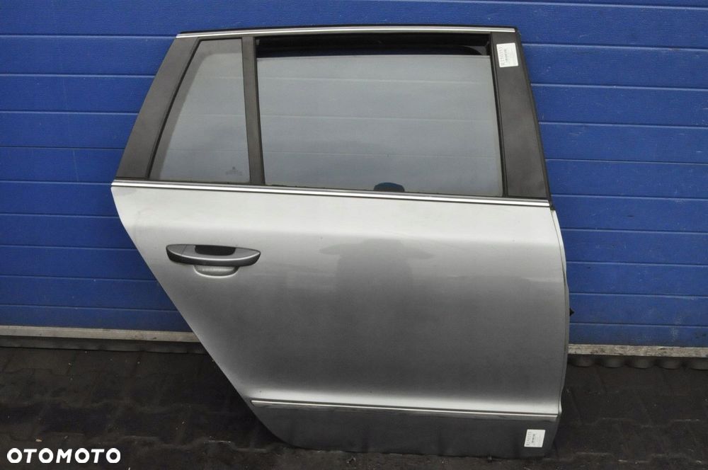 SKODA SUPERB II KOMBI DRZWI PRAWY TYŁ TYLNE