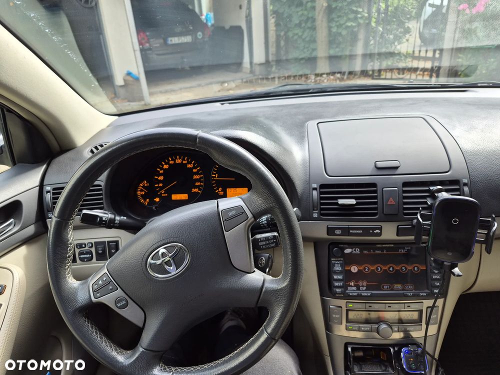 Toyota Avensis 2.2 D-4D X Premium - 12