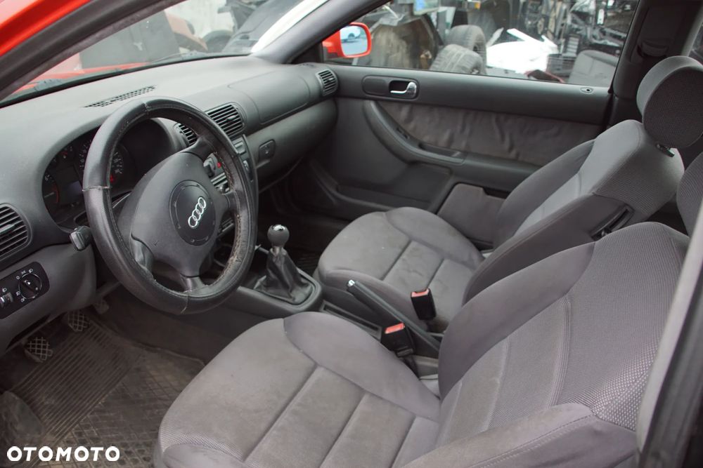 Auto na części - Audi A3 8L 1.6 8V 101 KM APF DUU LY3F 2000R Silnik Skrzynia Drzwi Maska Błotnik Klapa Lampa Lusterko Klamka Szyba Deska Kokpit Sterownik Moduł Czujnik Licznik Panel Kierownica - 10