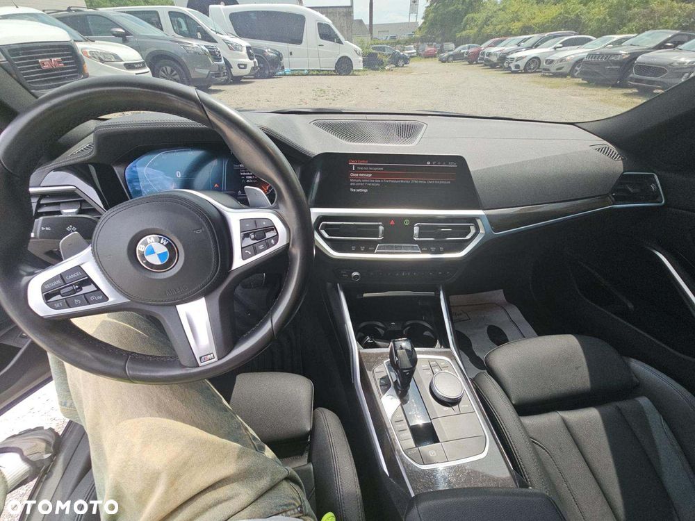 BMW Seria 3 330i M Sport - 6
