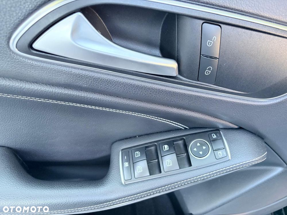 Mercedes-Benz GLA - 23