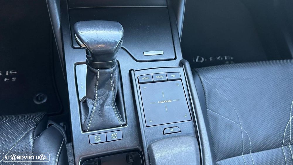 Lexus ES 300h Executive+ - 17