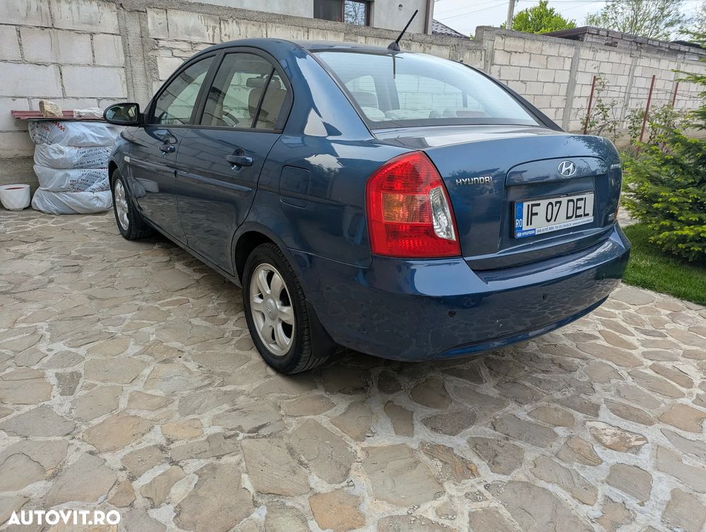 Hyundai Accent - 4