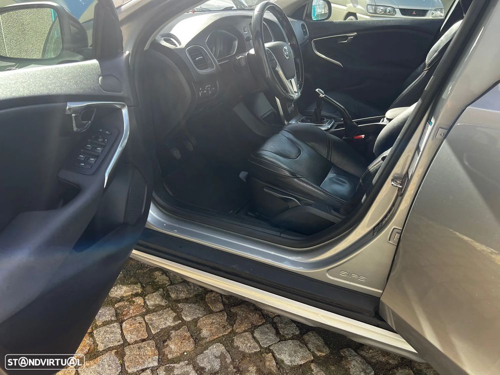 Volvo V40 1.6 D2 R-Design Momentum - 10