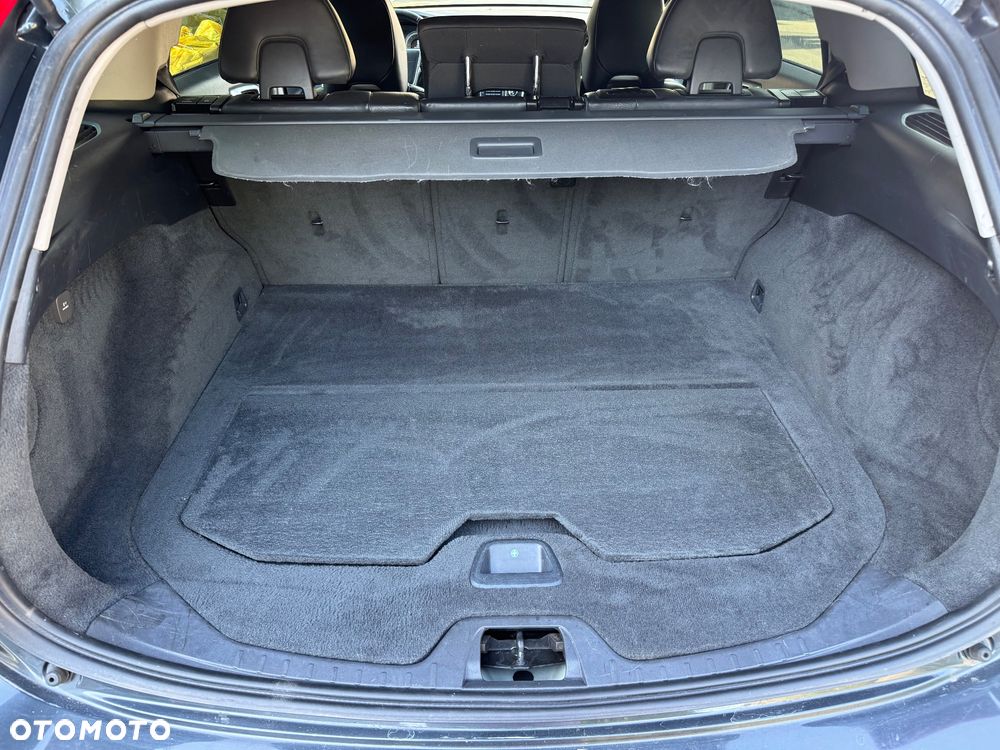 Volvo V60 D3 Momentum - 25