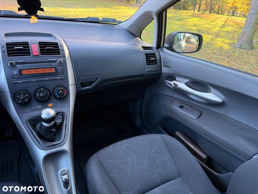 Toyota Auris 1.33 VVT-i Terra - 22